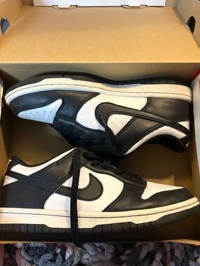 Nike size 5Y  Low-Top Skate Sneaker - Black/White